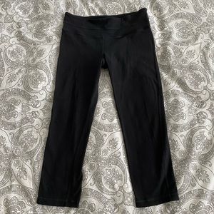 Lululemon black capris leggings size 6